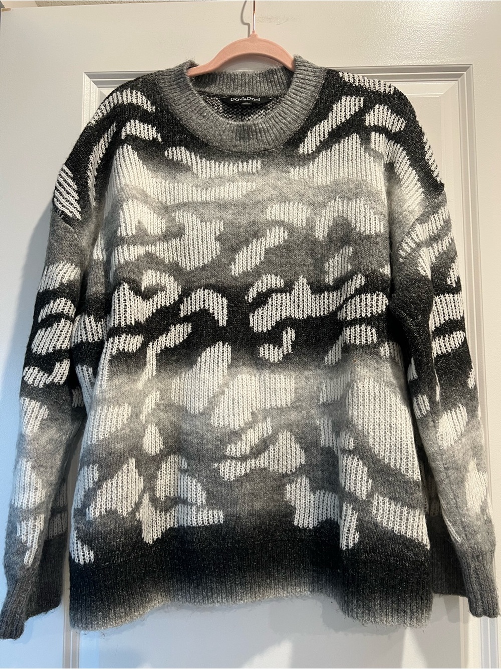 DAVI & DANI Black, Gray & White Crewneck Sweater